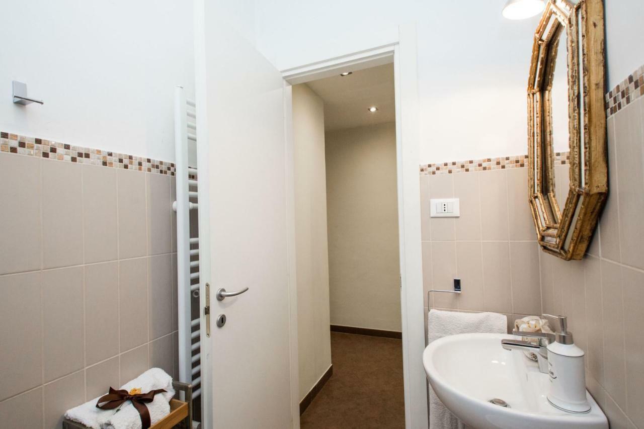Charming Suite Cavour Heart Of Флоренція Екстер'єр фото