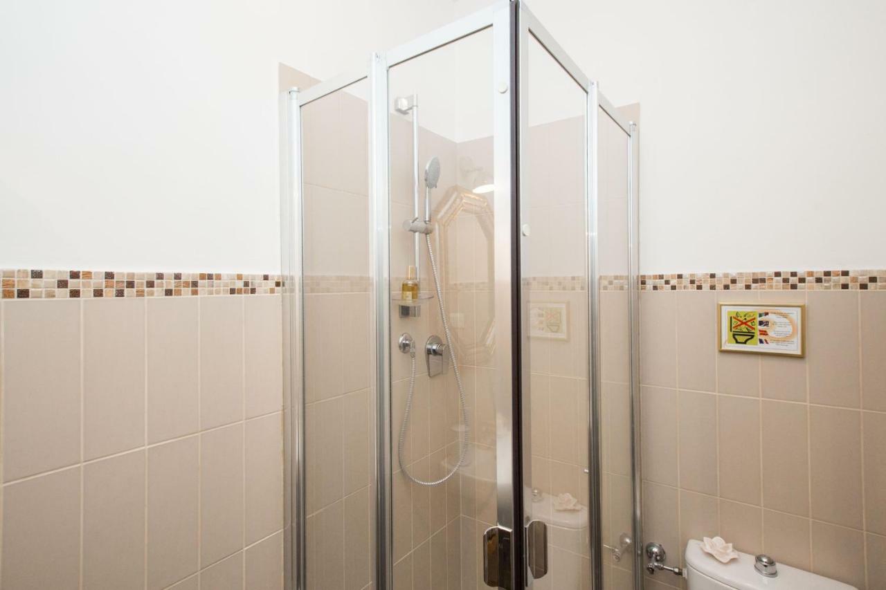 Charming Suite Cavour Heart Of Флоренція Екстер'єр фото
